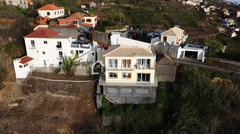 Traditional House in great Condition with unblockable Ocean View, Close to the Calheta Marina - Exclusive Homes Madeira