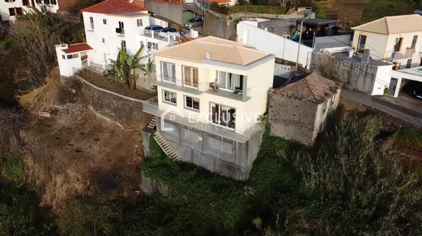 Traditional House in great Condition with unblockable Ocean View, Close to the Calheta Marina - Exclusive Homes Madeira