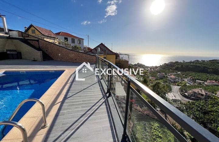 Modern T3 Villa with Stunning Ocean View in Ponta do Sol, Madeira