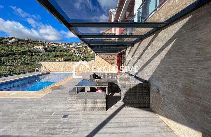 Modern T3 Villa with Stunning Ocean View in Ponta do Sol, Madeira