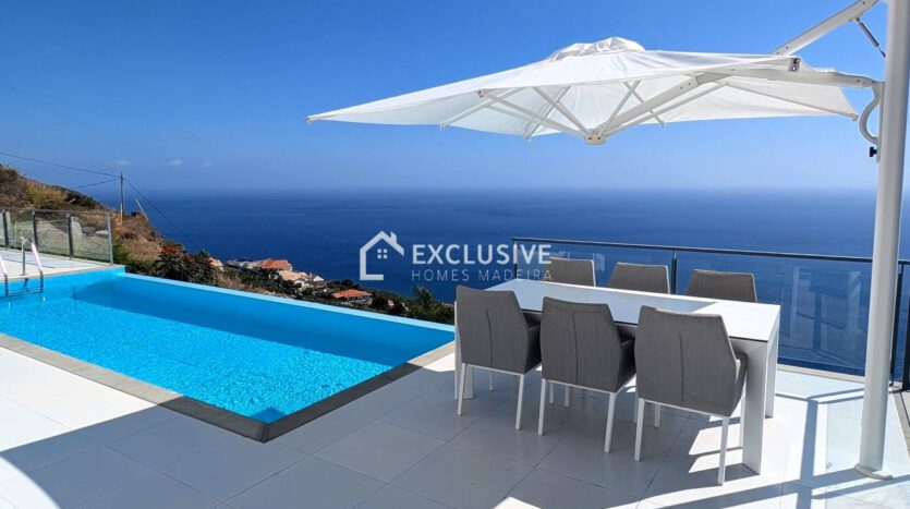 Luxurious T4 Villa with Pool and Private Guest Apartment in Arco da Calheta